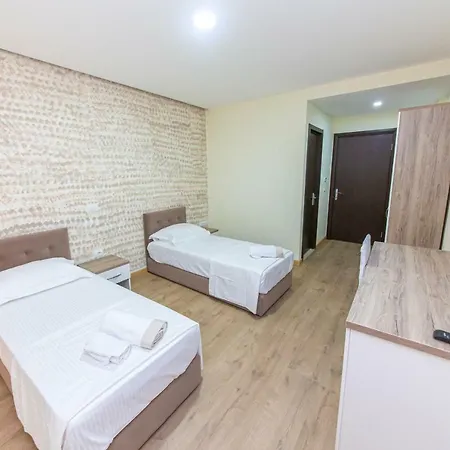 Hotell Esal 4*